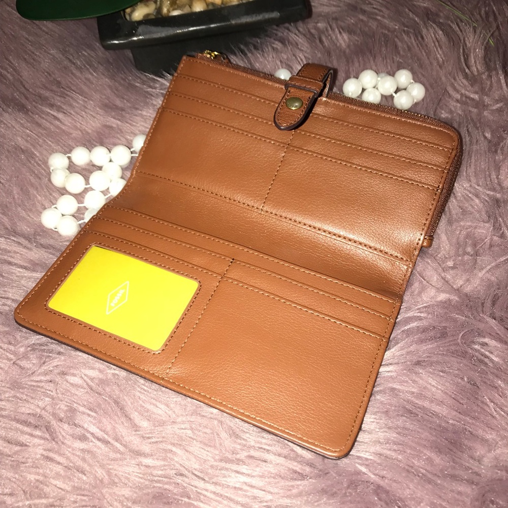 Fossil Wallet ❤️👑 - Picture 3 of 4